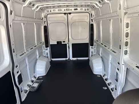 Used 2025 RAM ProMaster 2500 w/ Convenience Group FWD image 10