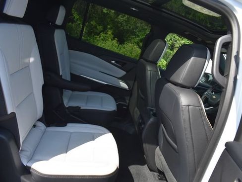 New 2026 Chevrolet Traverse High Country w/ LPO, Floor Liner Package AWD/4WD image 18