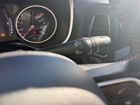 Used 2020 Jeep Compass Latitude w/ Cold Weather Group image 28