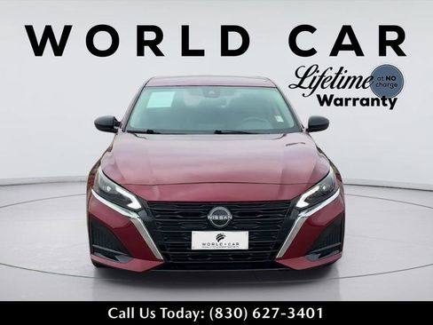 Used 2024 Nissan Altima 2.5 SV FWD image 2