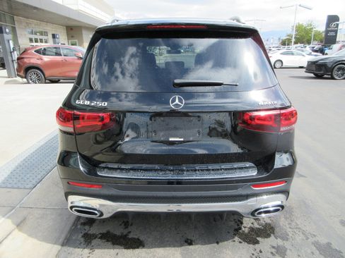 Used 2022 Mercedes-Benz GLB 250 4MATIC image 7