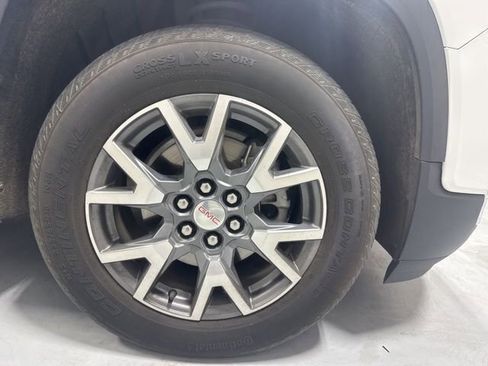 Used 2023 GMC Acadia SLT image 4