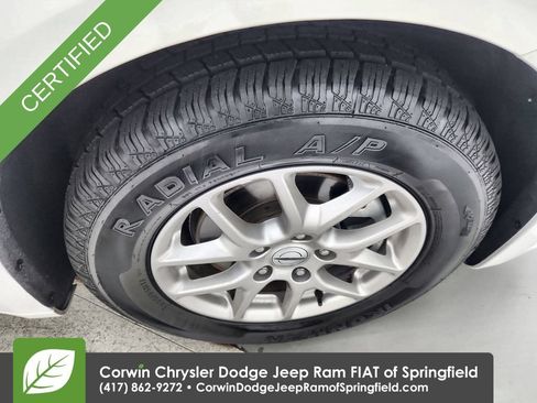 Used 2024 Chrysler Pacifica Touring-L FWD image 34