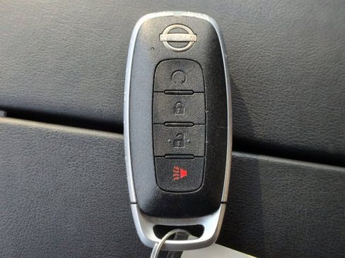 Used 2023 Nissan Rogue SV image 28