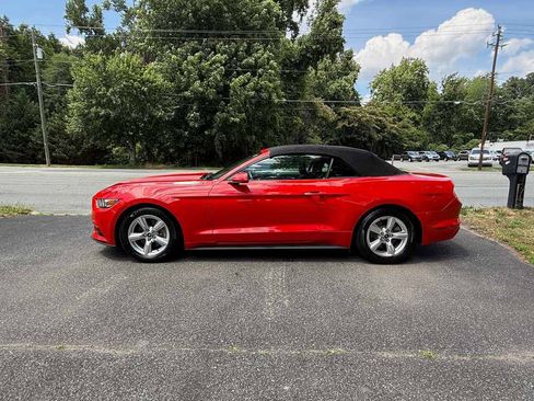 Used 2015 Ford Mustang Convertible RWD image 7