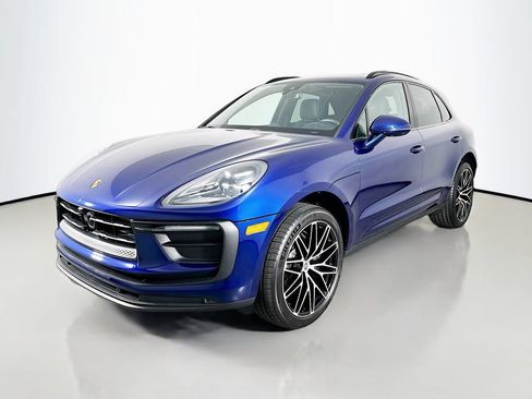 Certified 2025 Porsche Macan AWD/4WD image 1