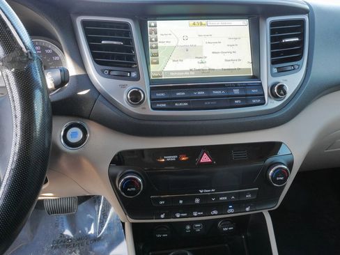 Used 2017 Hyundai Tucson SE Plus image 28