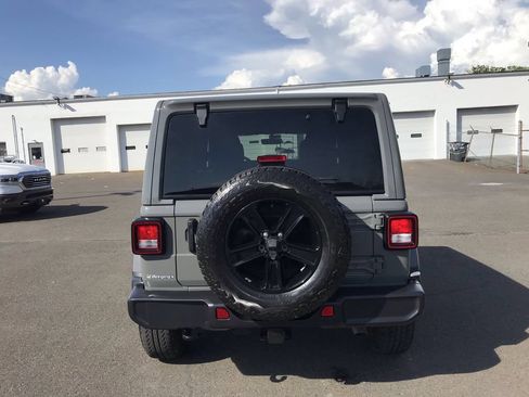 Used 2022 Jeep Wrangler Unlimited Sahara AWD/4WD image 4