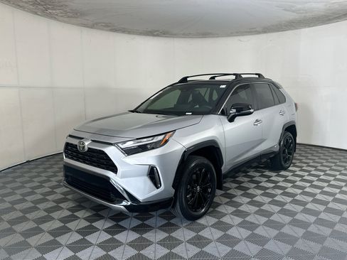 Used 2025 Toyota RAV4 XSE w/ Weather Package AWD/4WD image 7