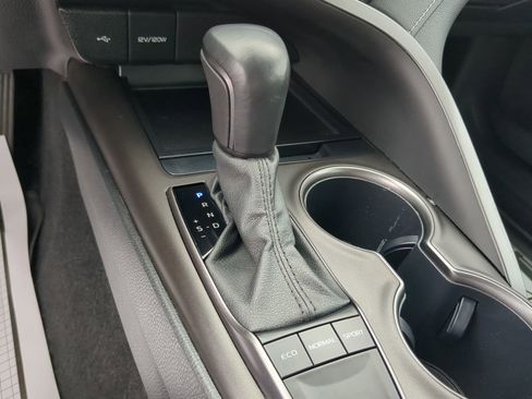 Used 2022 Toyota Camry SE w/ Carpet Mat Package (TMS) image 52