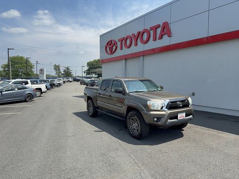 Used 2014 Toyota Tacoma 4x4 Double Cab w/ TRD Off-Road Package image 1