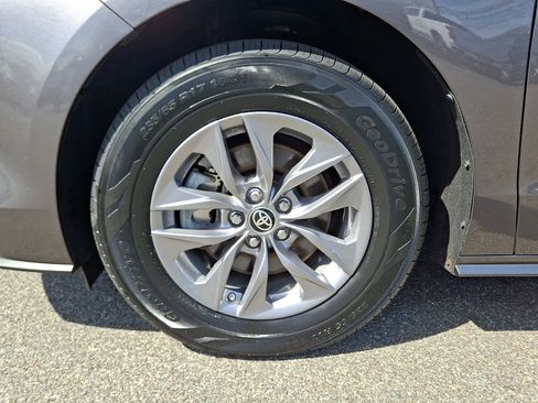 Certified 2023 Toyota Sienna XLE AWD/4WD image 9
