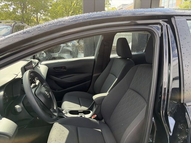Used 2025 Toyota Corolla LE FWD image 11