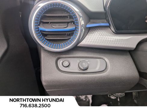 Used 2025 Chevrolet Trax LT image 26