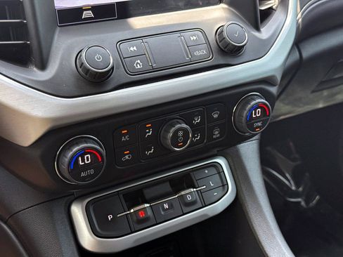Used 2023 GMC Acadia SLT w/ Preferred Package FWD image 27