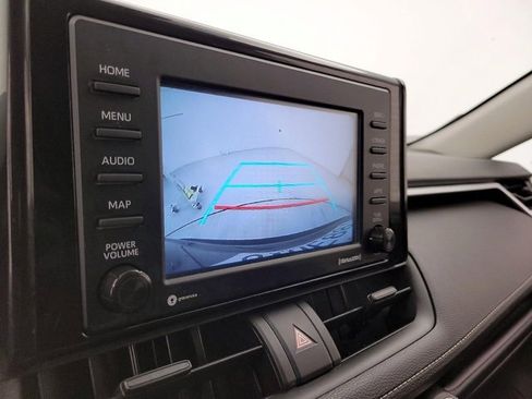 Used 2021 Toyota RAV4 LE image 4