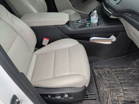 Used 2021 Cadillac XT4 Premium Luxury FWD image 11