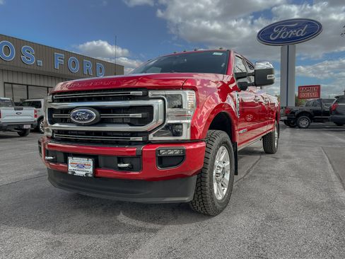 Used 2022 Ford F350 Platinum w/ FX4 Off-Road Package AWD/4WD image 2
