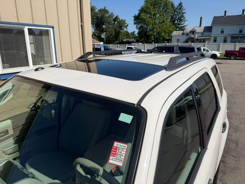 Used 2012 Ford Escape XLT AWD/4WD image 4