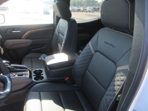 New 2026 GMC Canyon Denali AWD/4WD image 12