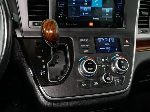 Used 2017 Toyota Sienna Limited Premium w/ Outdoor Package image 22