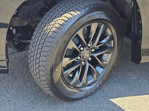 Used 2022 Lexus GX 460 Premium w/ Premium Package image 32