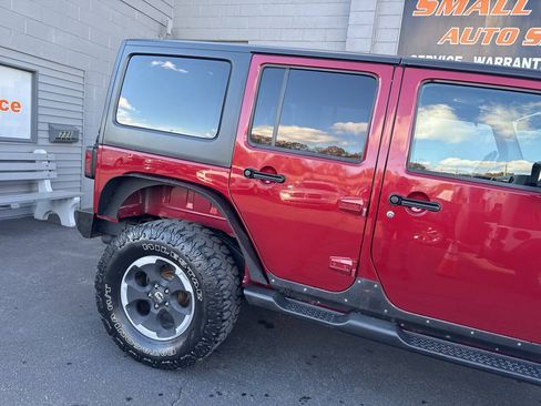 Used 2013 Jeep Wrangler Unlimited Sahara AWD/4WD image 9