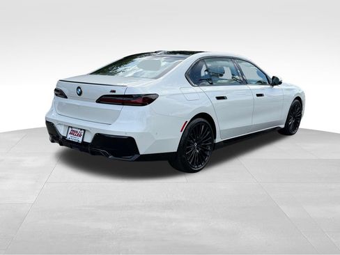 Used 2025 BMW 740i xDrive AWD/4WD image 9
