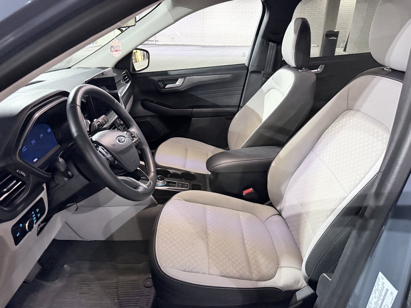 Used 2024 Ford Escape Active w/ Tech Pack #2 FWD image 2