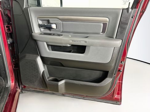 Used 2019 RAM 1500 Classic SLT AWD/4WD image 30