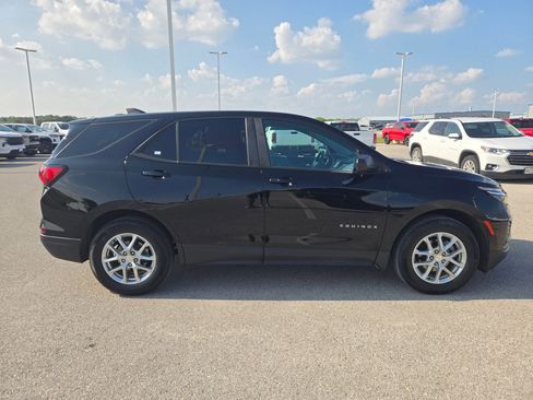 Used 2024 Chevrolet Equinox LS w/ LS Convenience Package FWD image 2