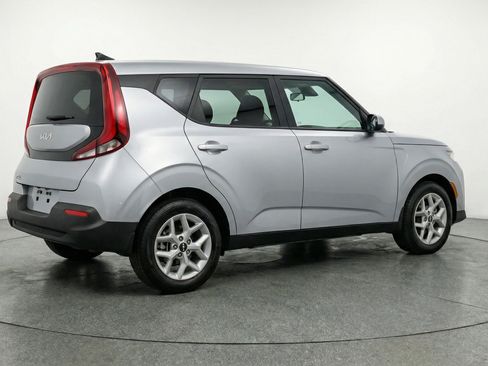 Used 2025 Kia Soul LX w/ LX Technology Package FWD image 9