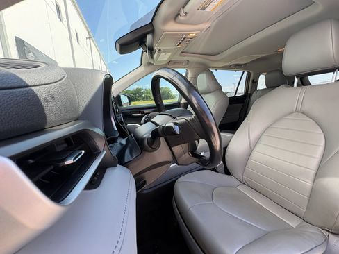 Used 2020 Toyota Highlander XLE FWD image 26