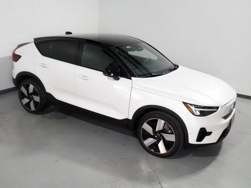 Used 2022 Volvo C40 P8 Recharge Ultimate image 12