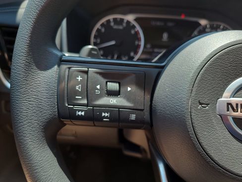 Certified 2021 Nissan Rogue SV FWD image 28