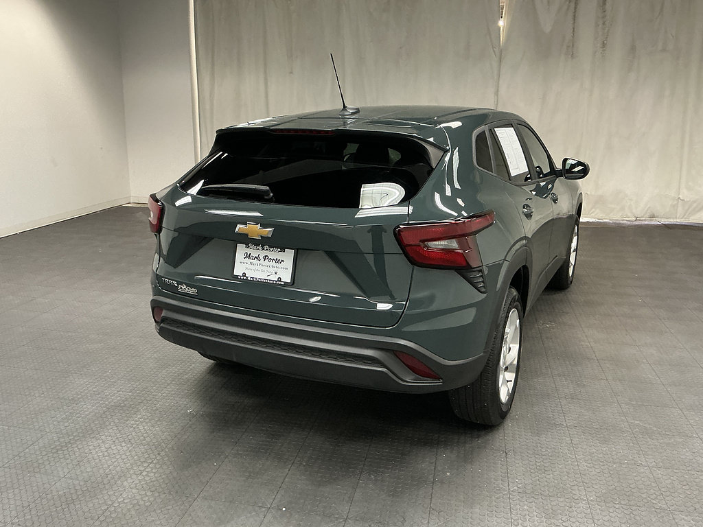 Used 2025 Chevrolet Trax LS w/ LS Convenience Package FWD image 5