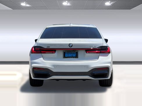Certified 2022 BMW 750i xDrive w/ Executive Package AWD/4WD image 9