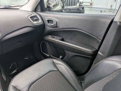 Certified 2019 Jeep Compass Latitude w/ Popular Equipment Group AWD/4WD image 17