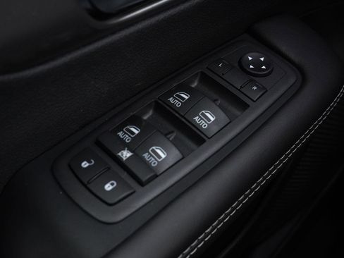 New 2026 Chrysler Pacifica Select image 12