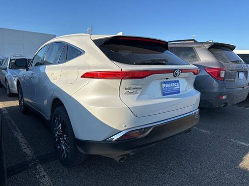 Used 2023 Toyota Venza XLE image 4