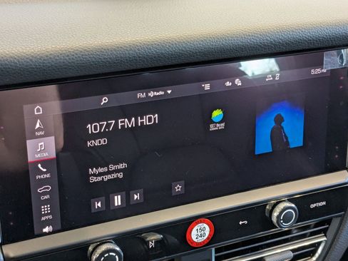 Used 2025 Porsche Macan image 17