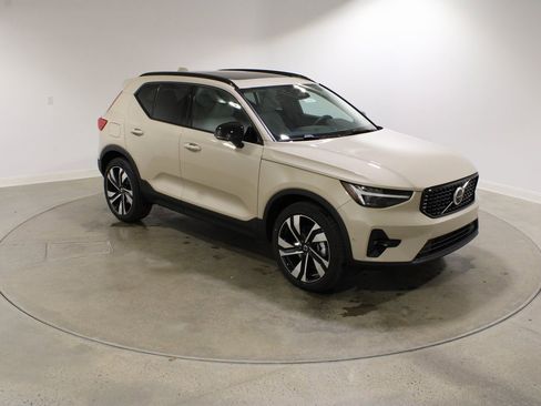 New 2026 Volvo XC40 B5 Ultra w/ Climate Package image 7
