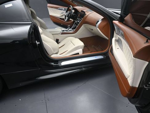 Used 2020 BMW M8 Convertible w/ M Driver's Package AWD/4WD image 12