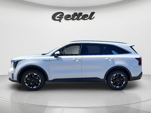 Used 2024 Kia Sorento S image 8
