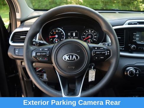 Used 2017 Kia Sorento FWD image 4