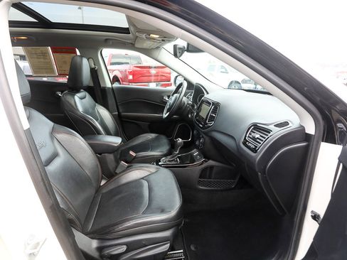 Used 2018 Jeep Compass Limited w/ Navigation Group image 22