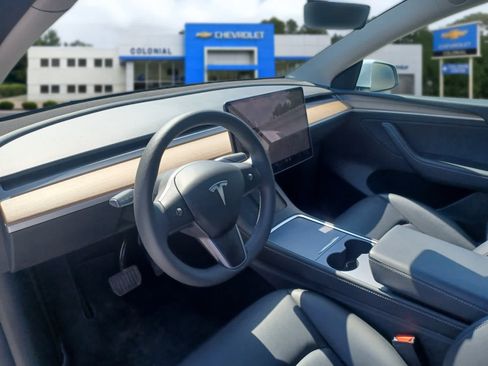 Used 2025 Tesla Model Y Long Range AWD/4WD image 8