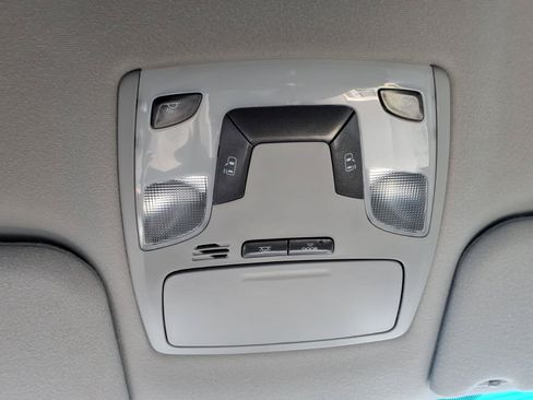 Used 2014 Toyota Sienna LE FWD image 15