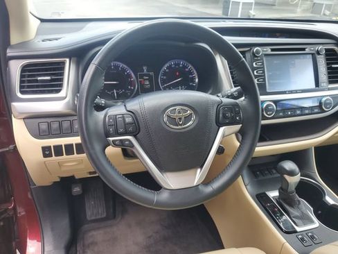 Used 2016 Toyota Highlander XLE AWD/4WD image 18