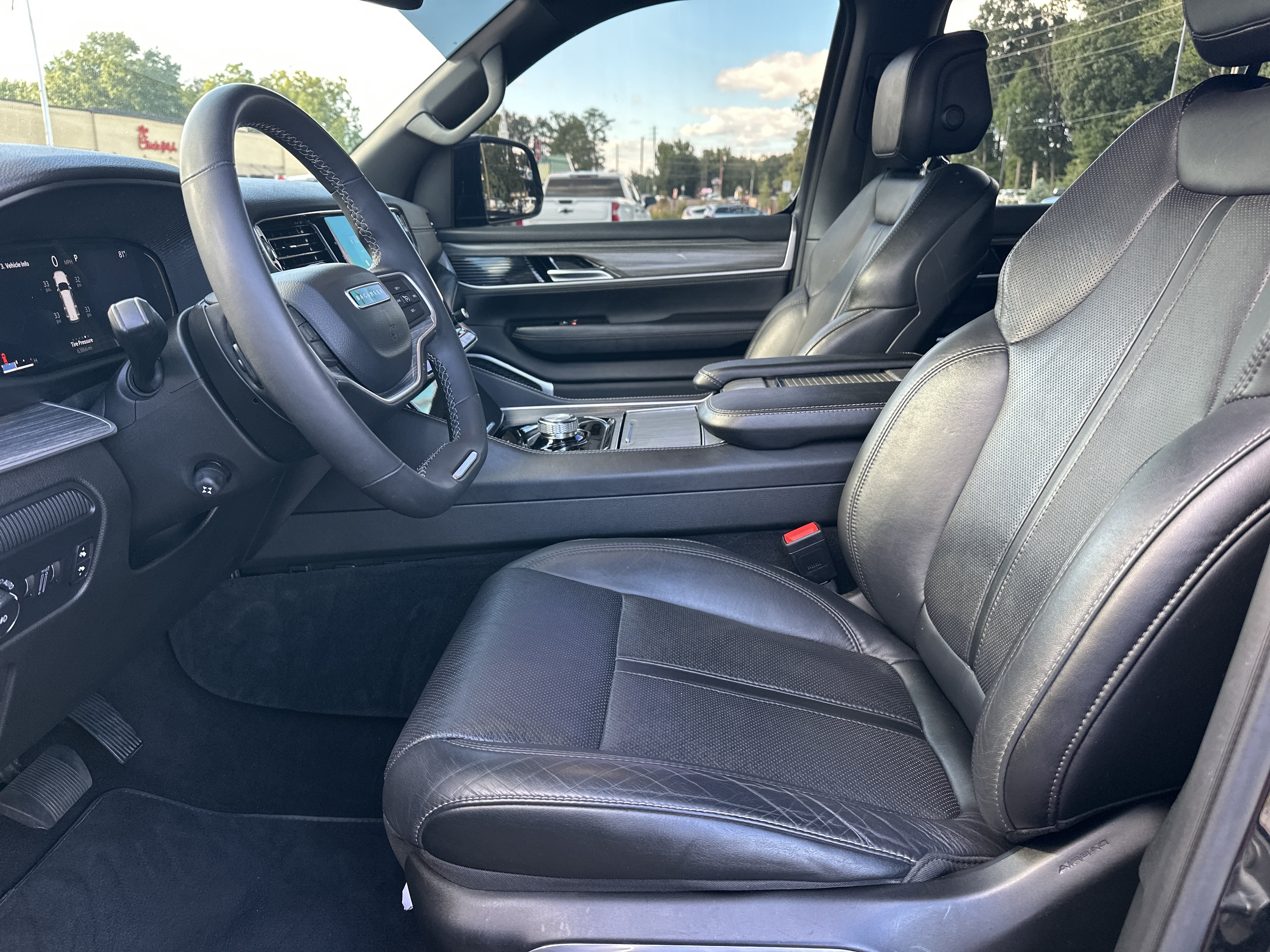 Used 2024 Jeep Wagoneer Series II RWD image 10